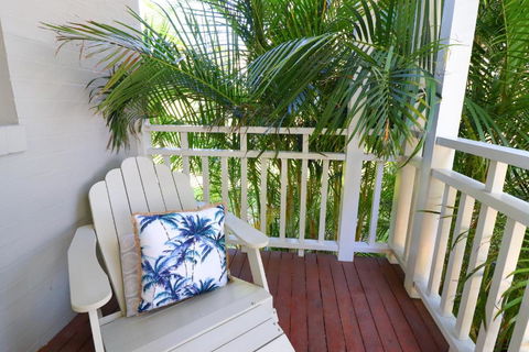 The Lakehouse In Raffetys Resort - Accommodation Noosa 5