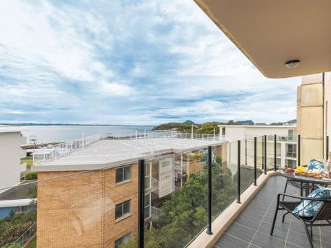 15 Dolphin Cove 2 6 Government Rd Stunning Penthouse With Views Lift & Ducted Air Conditioning - Accommodation Noosa 6