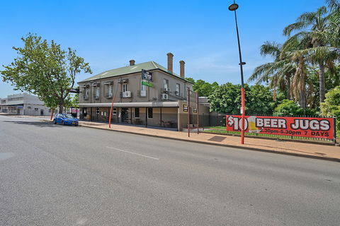 Imperial Hotel Singleton - Accommodation Noosa 2