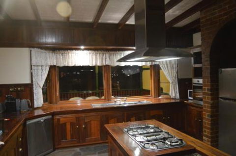Gargoyle Lodge - Accommodation Noosa 2