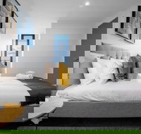 Designer 2 Bedroom Apartment In Parkville