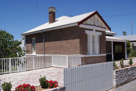 Old Sergeants Quarters - Accommodation Noosa 3