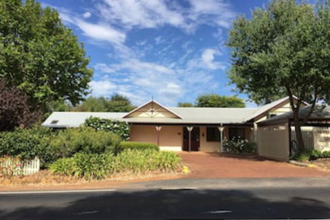 The Noble Grape Guesthouse - Accommodation Noosa 0