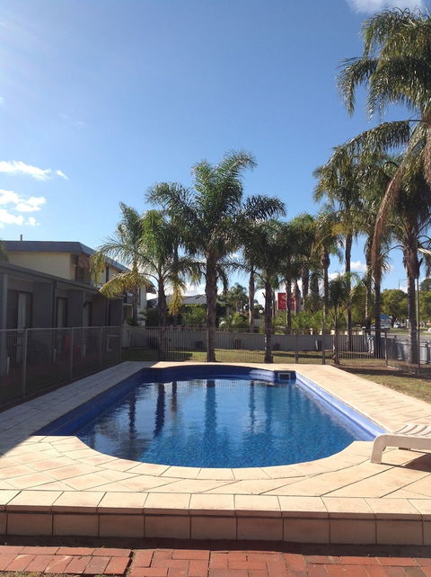 Sunraysia Motel & Holiday Apartments - Accommodation Noosa 2