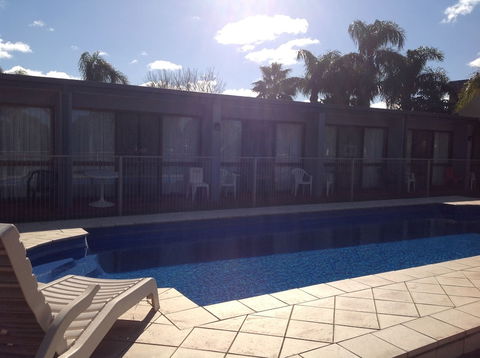 Sunraysia Motel & Holiday Apartments - Accommodation Noosa 3