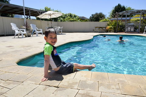 Beachway Motel & Restaurant - Accommodation Noosa 2