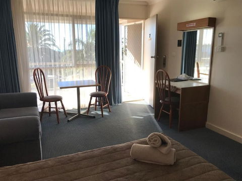 Holiday Lodge Motor Inn - Accommodation Noosa 5