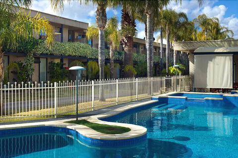 Sandors Motor Inn - Accommodation Noosa 3