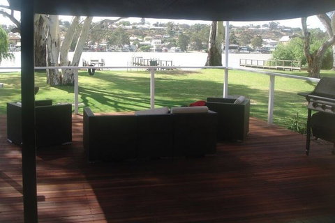 Eleven From The Left - Accommodation Noosa 7