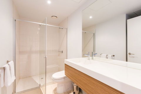 RIVER, 1BDR Melbourne Apartment - Accommodation Noosa 4