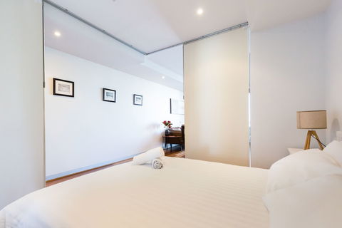 RIVER, 1BDR Melbourne Apartment - Accommodation Noosa 2