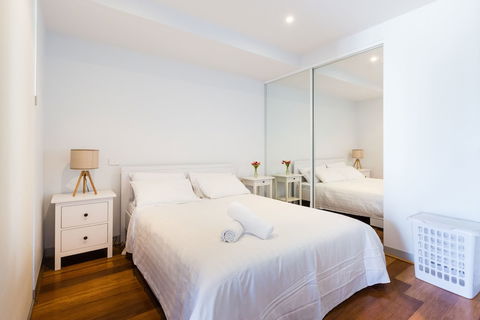 RIVER, 1BDR Melbourne Apartment - Accommodation Noosa 3