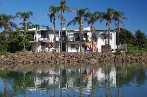 Beachfront 1 25 Willow Street - Accommodation Noosa 3
