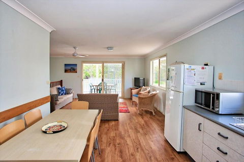Bimbimbi 1 11 Willow Street - Accommodation Noosa 4