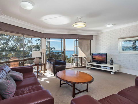 6 Skyline 12 Thurlow Avenue Foxtel & Aircon - Accommodation Noosa 5