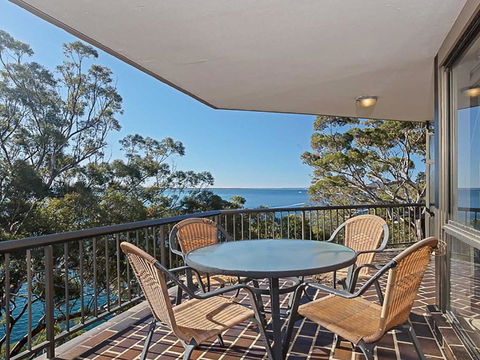 6 Skyline 12 Thurlow Avenue Foxtel & Aircon - Accommodation Noosa 4