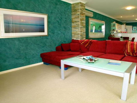 2 Magnus Pines 52 56 Magnus Street Stunning Unit With Aircon Water Views & Foxtel - Accommodation Noosa 4
