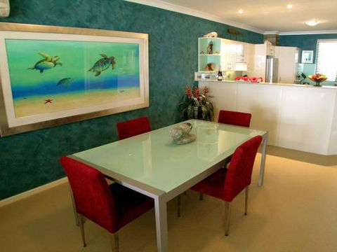 2 Magnus Pines 52 56 Magnus Street Stunning Unit With Aircon Water Views & Foxtel - Accommodation Noosa 6