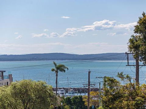 23 The Commodore 9 11 Donald Street Delightful Unit With Gorgeous Water Views - Accommodation Noosa 5