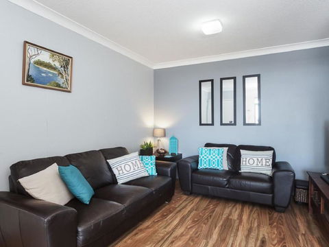 23 The Commodore 9 11 Donald Street Delightful Unit With Gorgeous Water Views - Accommodation Noosa 3