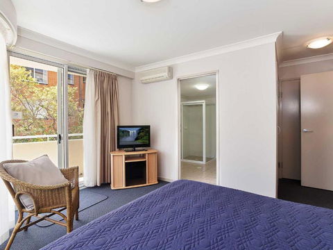 2 Seashells 21 23 Magnus Street Pool Lift Aircon - Accommodation Noosa 6