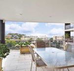 8 Carrington 15 Government Road spacious unit with air conditioning  lift - Accommodation Noosa