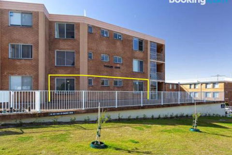 1 Thurlow Lodge 6 Thurlow Avenue Air Conditioned & Pool In The Heart Of Town - Accommodation Noosa 2