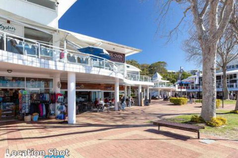 1 Thurlow Lodge 6 Thurlow Avenue Air Conditioned & Pool In The Heart Of Town - Accommodation Noosa 3