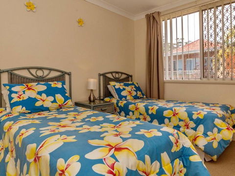 3 Sunset 11 Victoria Parade Stunning Unit Right Across From The Water - Accommodation Noosa 1