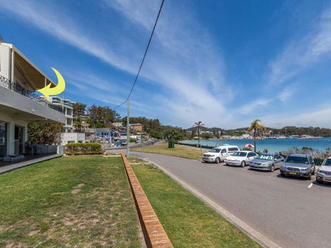 3 Sunset 11 Victoria Parade Stunning Unit Right Across From The Water - Accommodation Noosa 6