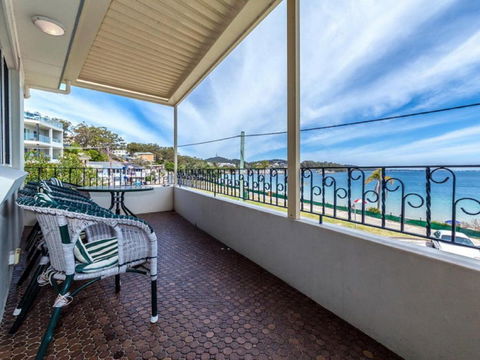 3 Sunset 11 Victoria Parade Stunning Unit Right Across From The Water - Accommodation Noosa 3
