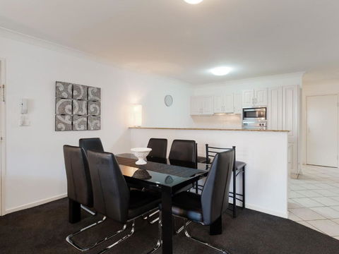 1 SEASHELLS 21 23 MAGNUS STREET â€“ WIFI POOL LIFT & AIR CONDITIONING - Accommodation Noosa 5