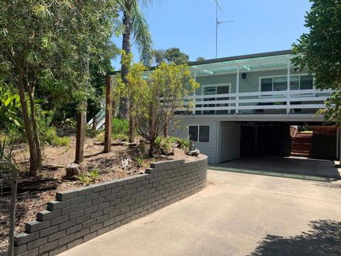 DRIFTAWAY ACROSS FROM SURF BEACH - Accommodation Noosa 0