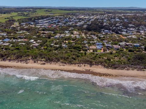 DRIFTAWAY ACROSS FROM SURF BEACH - Accommodation Noosa 4
