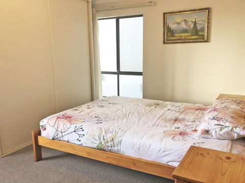 2 Tradewinds 110 Victoria Parade Fantastic Unit With Waterviews & Close To The Marina - Accommodation Noosa 1