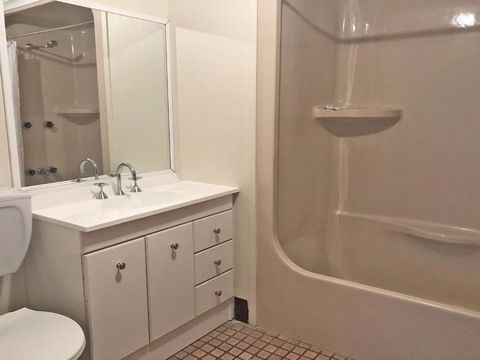 2 Tradewinds 110 Victoria Parade Fantastic Unit With Waterviews & Close To The Marina - Accommodation Noosa 4