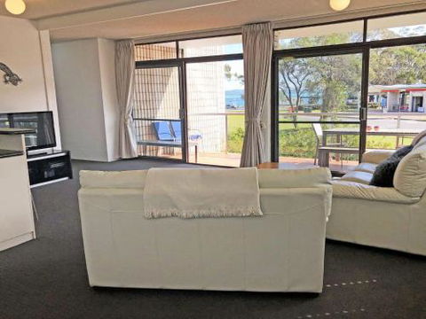 2 Villa Ellisa 8 10 Columbia Cl Beautiful Water Views & Directly Across To Little Beach - Accommodation Noosa 3