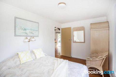 Soldier Crab Shack 20 Macleay St - Accommodation Noosa 2