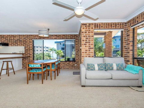 COLUMBIA VIEWS 2 / 9 COLUMBIA CLOSE AIRCON WIFI NETFLIX VIEWS & BOAT PARKING - Accommodation Noosa 2