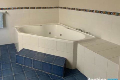 Endeavour 6 - Accommodation Noosa 4