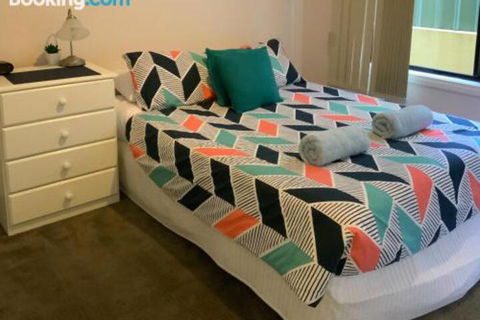 Endeavour 6 - Accommodation Noosa 2