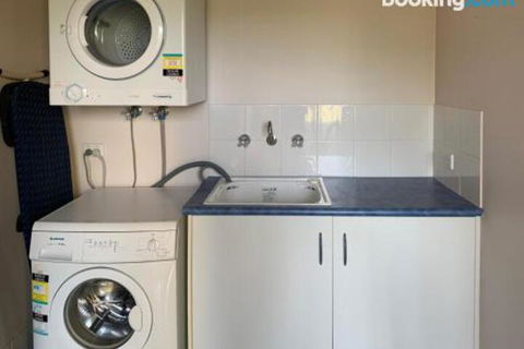 Endeavour 6 - Accommodation Noosa 0