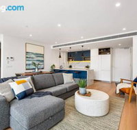 Luxe 101 at Martha Cove waterfront luxury on the marina walk to beach - Accommodation Noosa