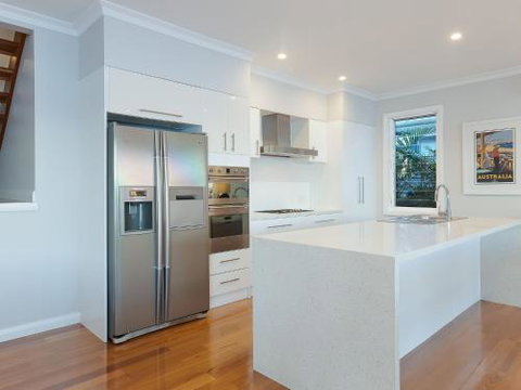 Absolute Waterfront Lakehouse Fishing Point Waterfront Pool Jetty - Accommodation Noosa 5