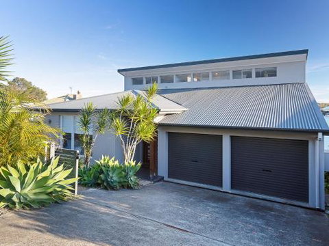 Absolute Waterfront Lakehouse Fishing Point Waterfront Pool Jetty - Accommodation Noosa 3