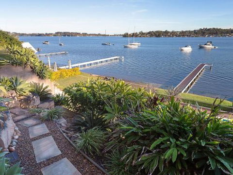 Absolute Waterfront Lakehouse Fishing Point Waterfront Pool Jetty - Accommodation Noosa 6