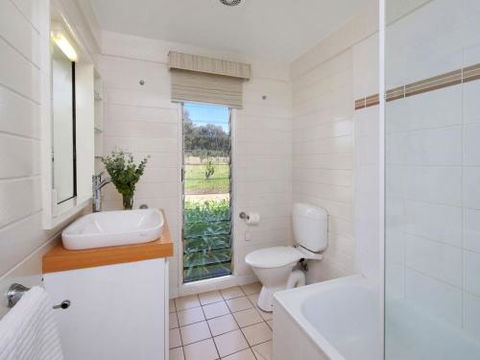 Ironbark Hill Retreat - Accommodation Noosa 4