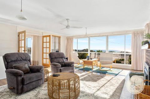 TASSIE SEASIDE SERENITY LAbode Accommodation - Accommodation Noosa 0