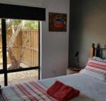 Red Ochre  Large 1BR with Private Courtyard - Accommodation Noosa