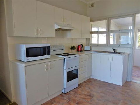 Seaside Beach House 25 Seaside Pde - Accommodation Noosa 2